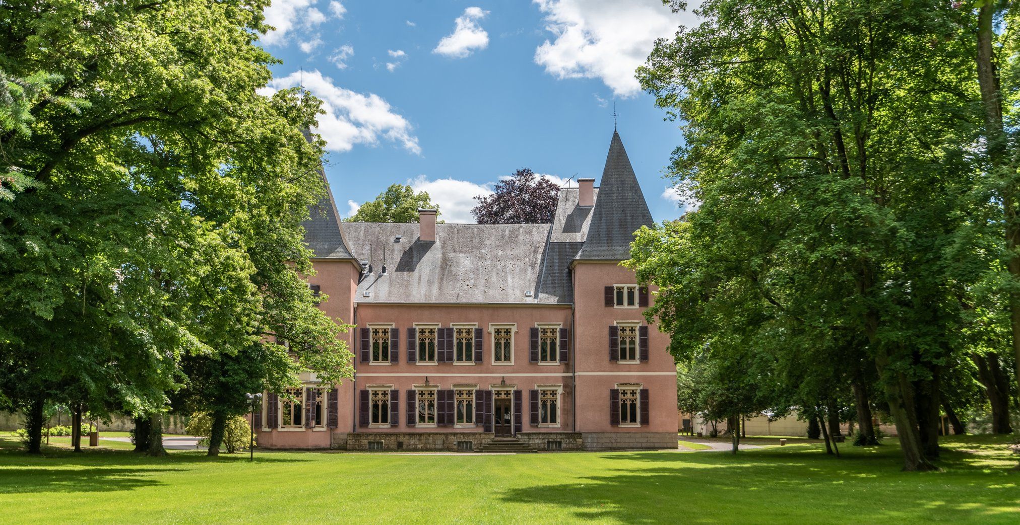 Erpeldange-sur-Sûre Castle
