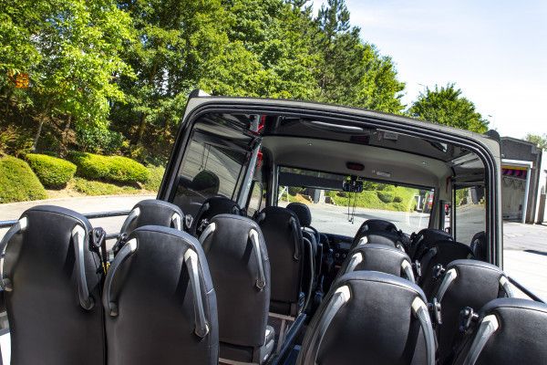 Nature & Castle Tour halboffener Sightseeing-Bus