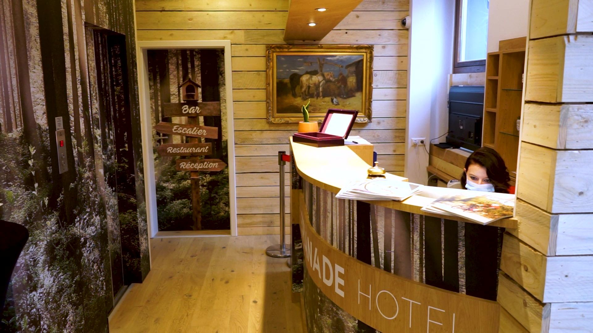 21-09 Hotel La Fondue  New_Moment